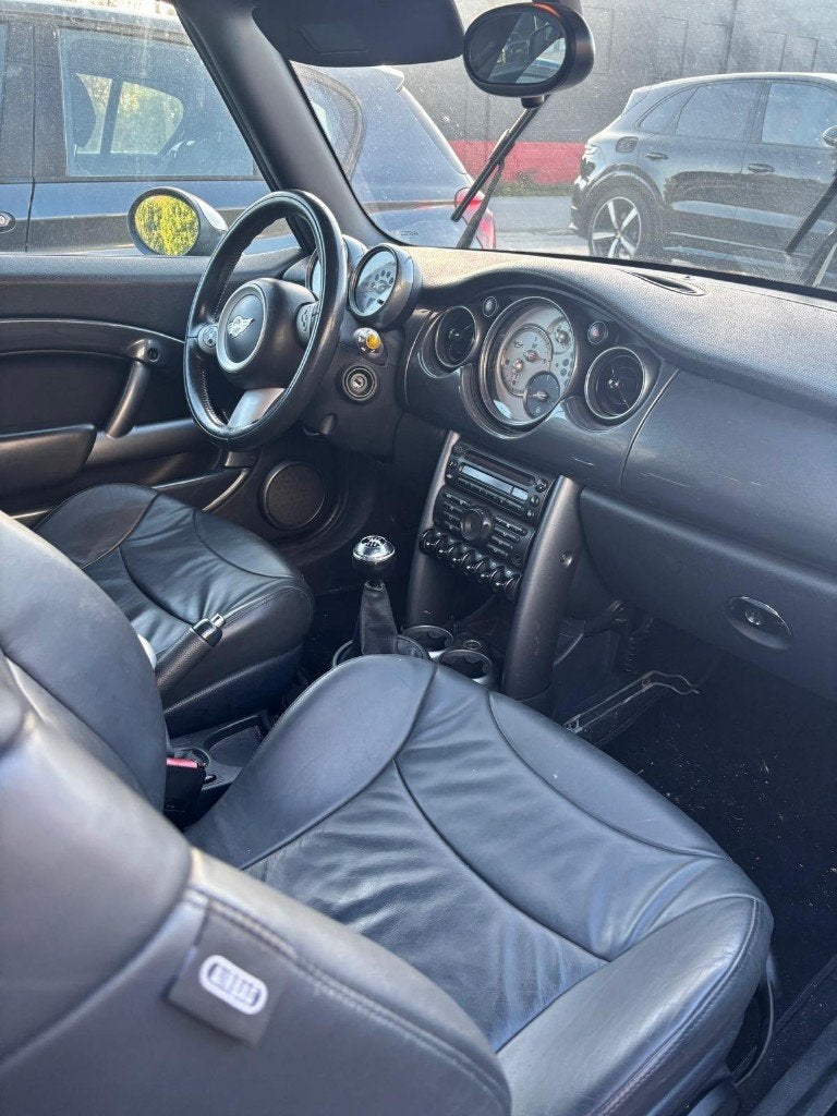 MINI Cabrio R52, Auto's, Voorwielaandrijving, Zwart, Cabriolet, https://public.car-pass.be/vhr/bea90c3a-1e48-4fb7-ae7d-7831e4e9bdfd