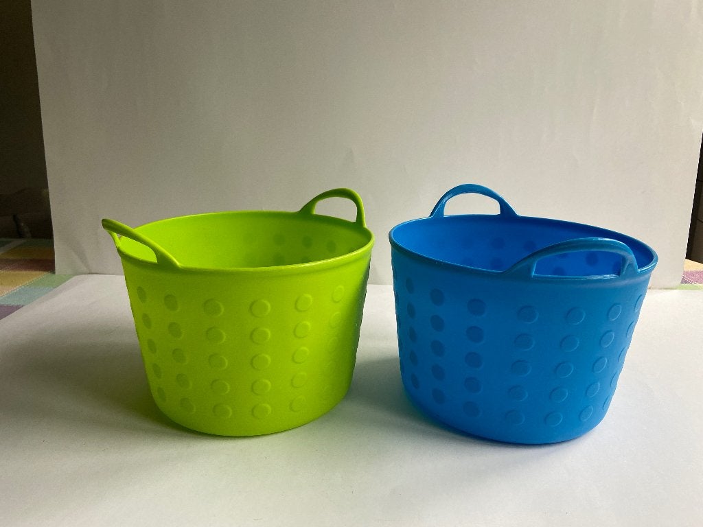 2 soepele plastiek mandjes met oortjes: Haixin, Kunststof, Mand, Rond, Nieuw