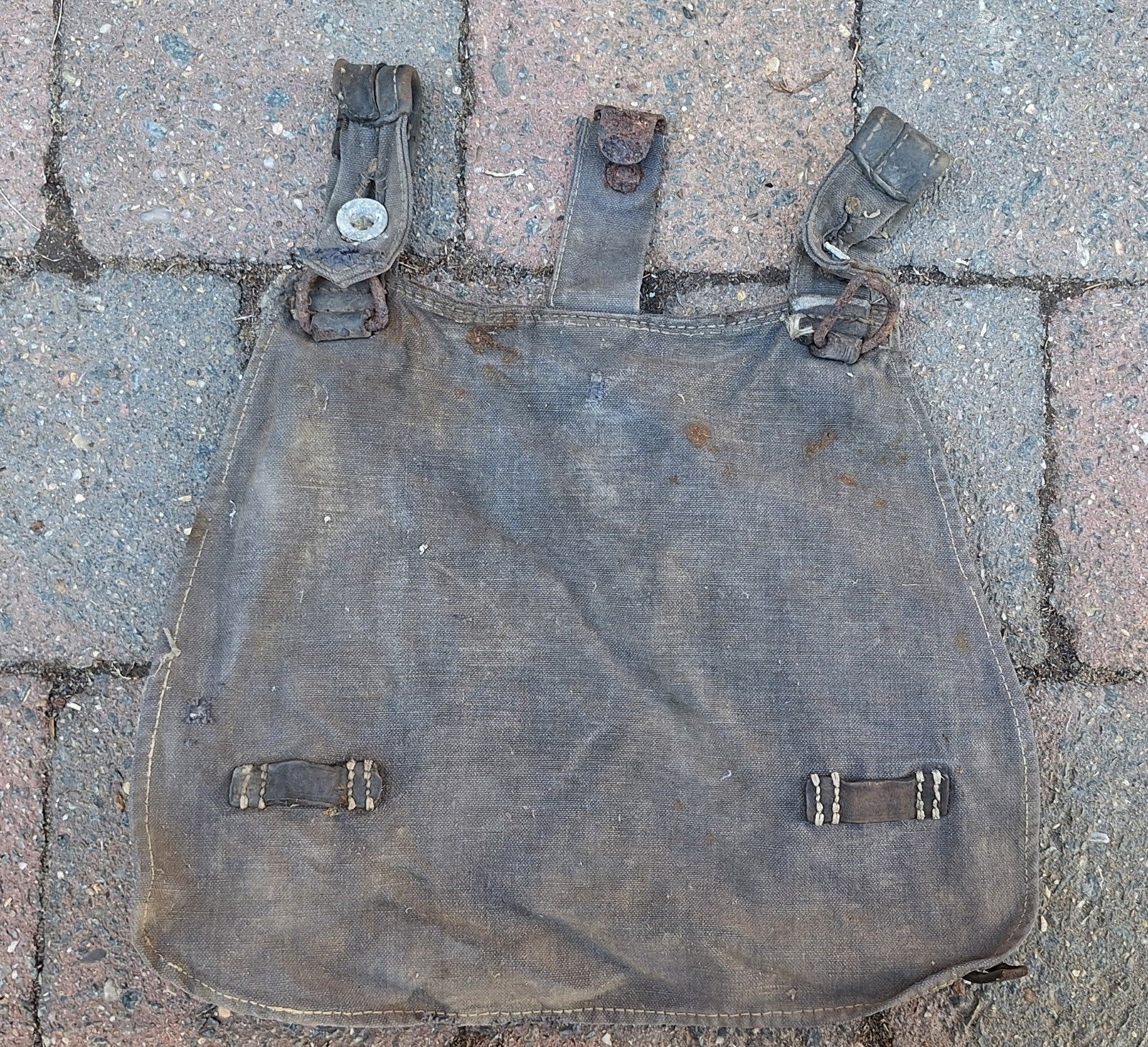 Luftwaffe broodzak, Ophalen