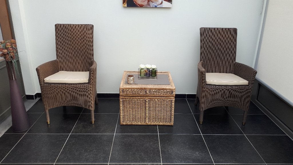 2 wicker stoelen met kussen en bijpassende wicker mand, Ophalen, Twee, Bruin, Riet of Rotan