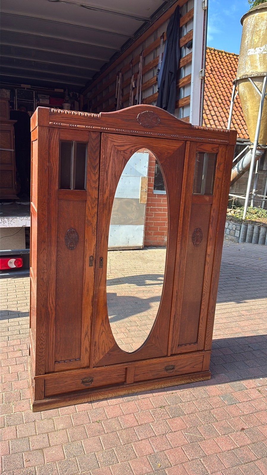 Oude hal of kleerkast, Ophalen