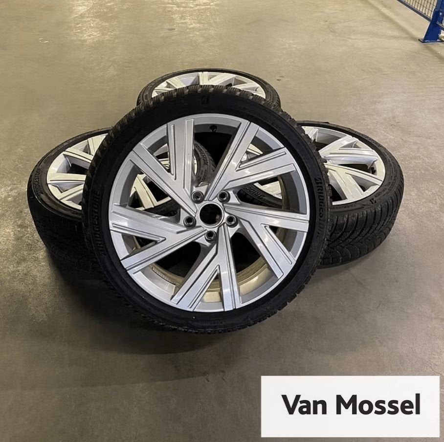 VW Golf 8 Bridgestone Blizzak LM005 225/40/R18 92V, Autos : Pièces & Accessoires, Pneus & Jantes, Pneus et Jantes, Pneus hiver