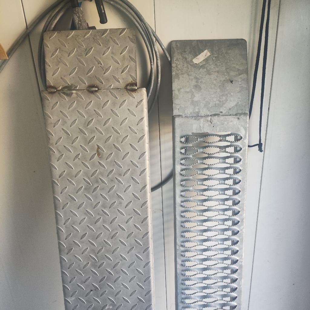 Te koop 2 oprijplaten., Ophalen, Gebruikt