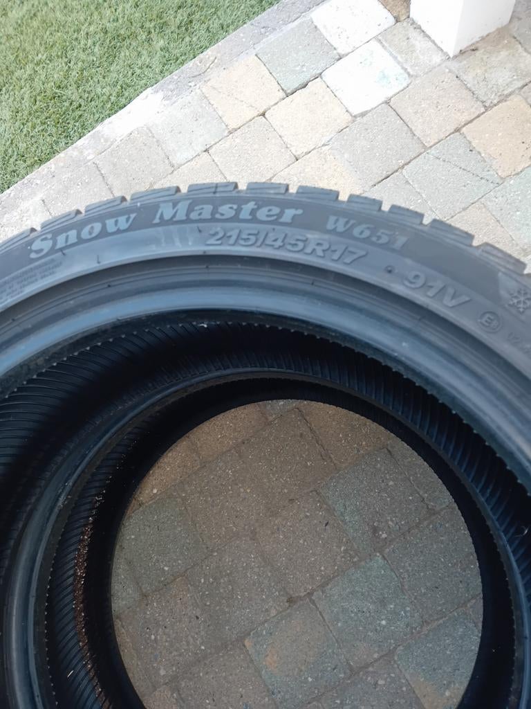 2 Banden 215/45/R/17.  91V. Snow master 91v, Autos : Pièces & Accessoires, Pneus & Jantes, Enlèvement, Pneu(s)