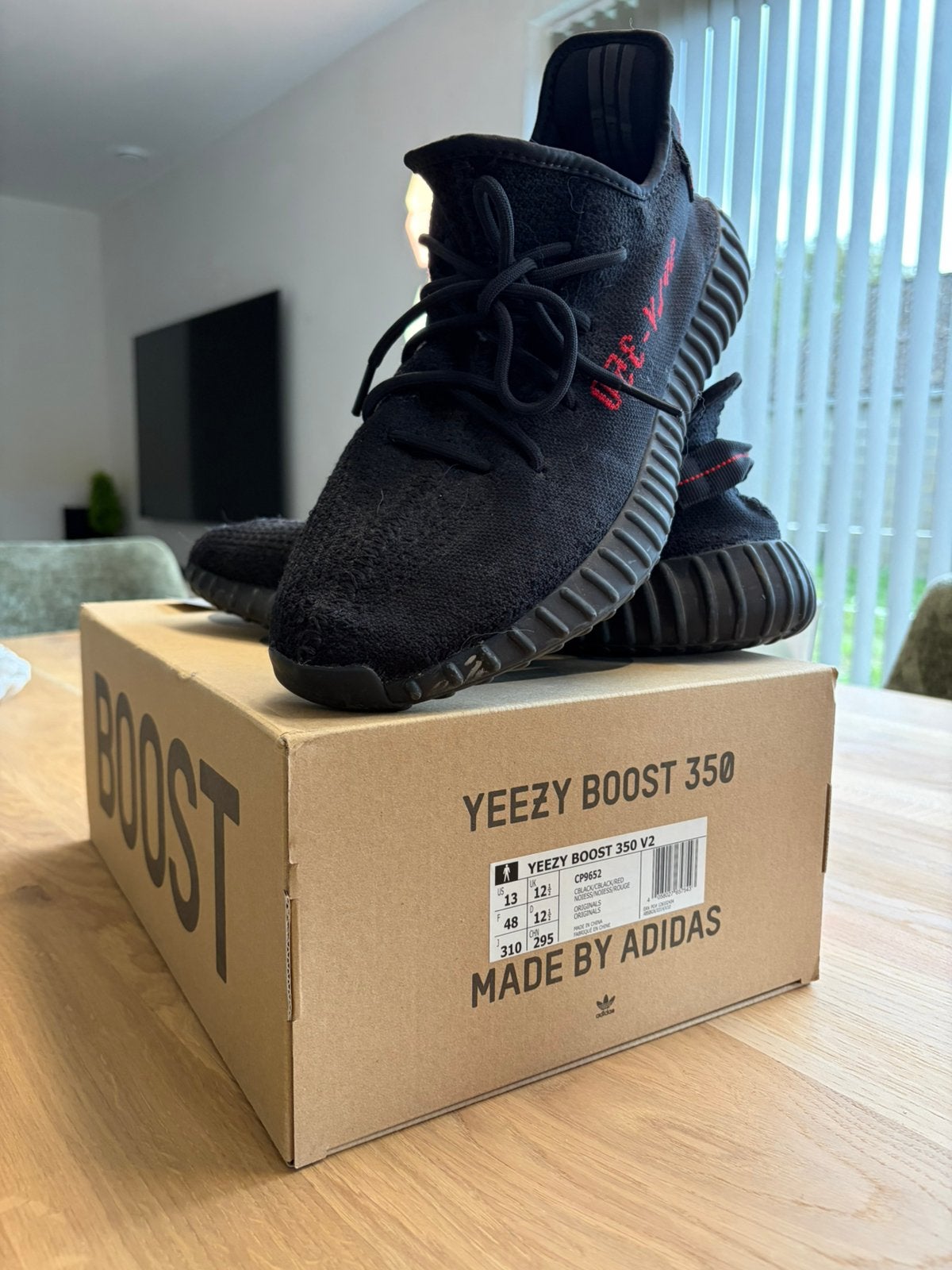 Adidas Yeezy Boost 350 V2 - Bred/Core Noir/Rouge, Vêtements | Hommes, Enlèvement, Porté, Baskets, Noir
