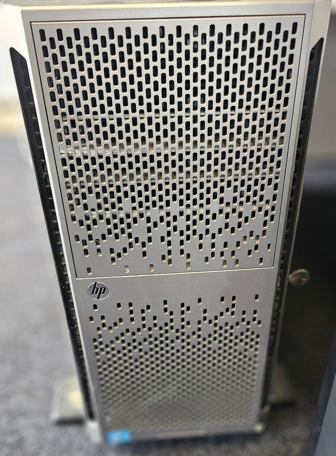 HP ProLiant ML350p Gen8 server + 32GB RAM + 4 SAS HDD, Informatique & Logiciels, Serveurs, Enlèvement, 16 GB