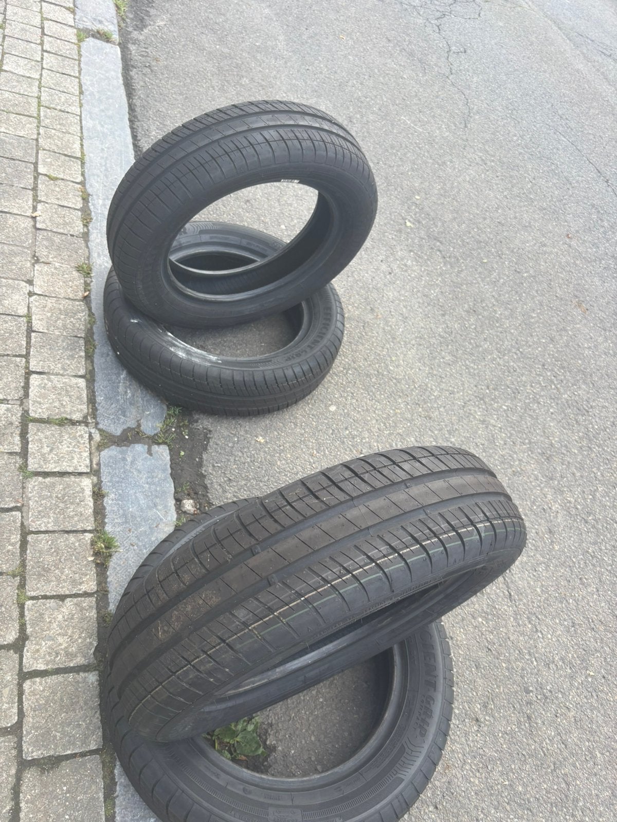4 nouveaux pneus goodyear été 165 65 15 prix 230 euro, Enlèvement, Pneu(s)