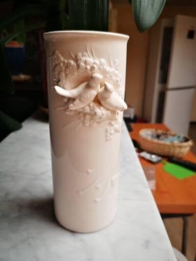Vase blanc avec pigeons dessus, Enlèvement ou Envoi