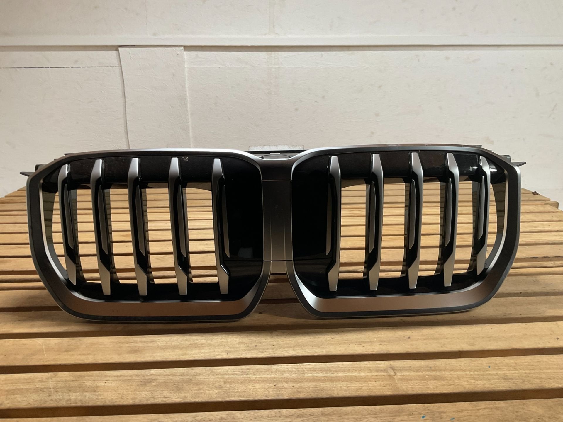 Grille De Pare-Chocs Avant BMW X1 U11 U12 51131851781 Chrom, Petuelring 130
80788  Munich, DE, Info@bmw.de, Utilisé, BMW