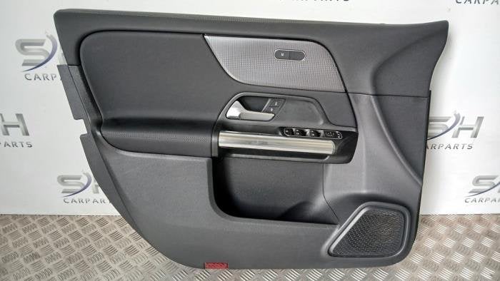 Revêtement portière 4portes avant gauche d'un Mercedes GLA, 3 mois de garantie, Utilisé, -, -