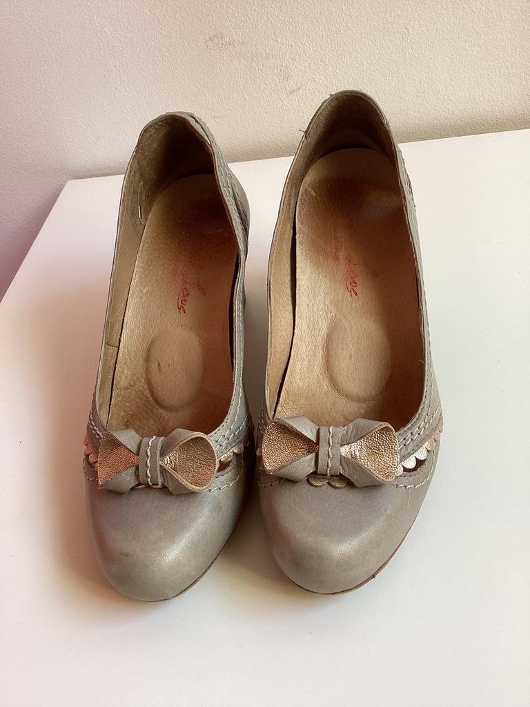 Schoenen Apple Love 36, Kleding | Dames, Ophalen of Verzenden, Schoenen met hoge hakken, Grijs, Gedragen