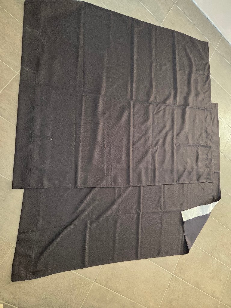 Twee nieuwe gordijnen, Huis en Inrichting, Ophalen, Zwart, 170 cm, 141 cm