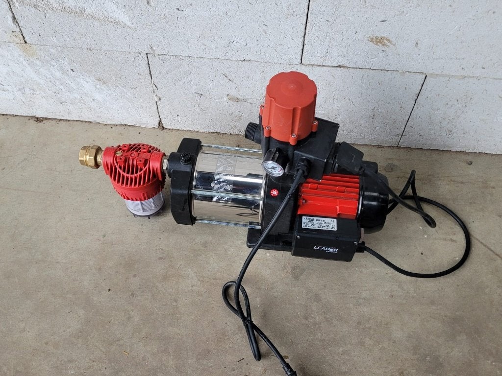 Regenwaterpomp Leader Inoxplus 250 (ONGEBRUIKT), Jardin & Terrasse, Pompes à eau, Enlèvement, Comme neuf, Électrique, Pompe pour citernes d'eau de pluie