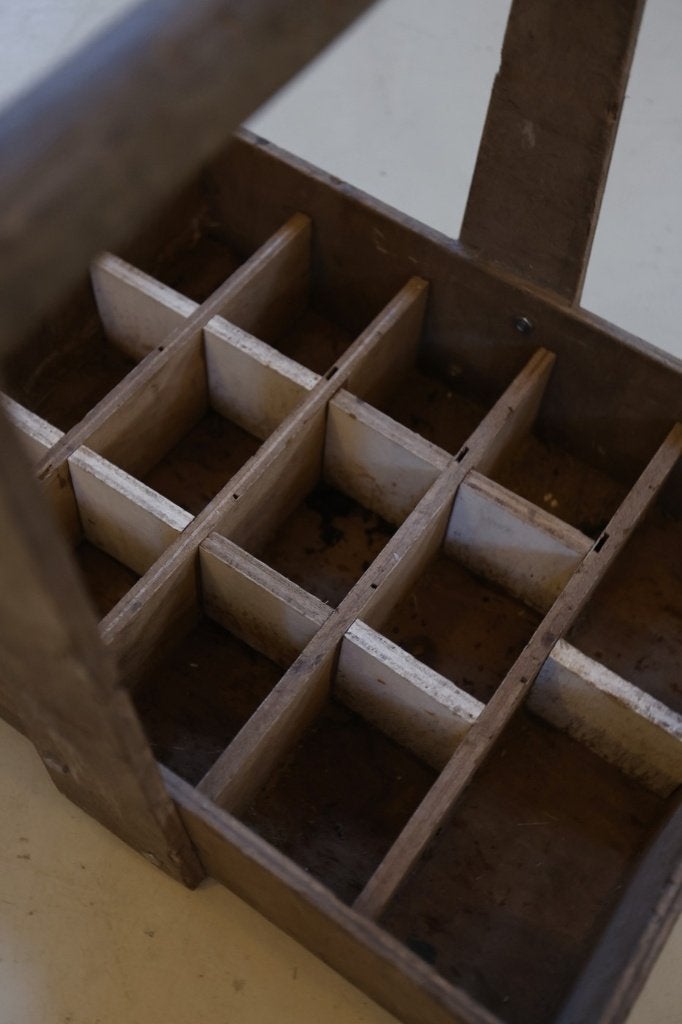 Oude houten flessendrager met 12 vakken, Ophalen