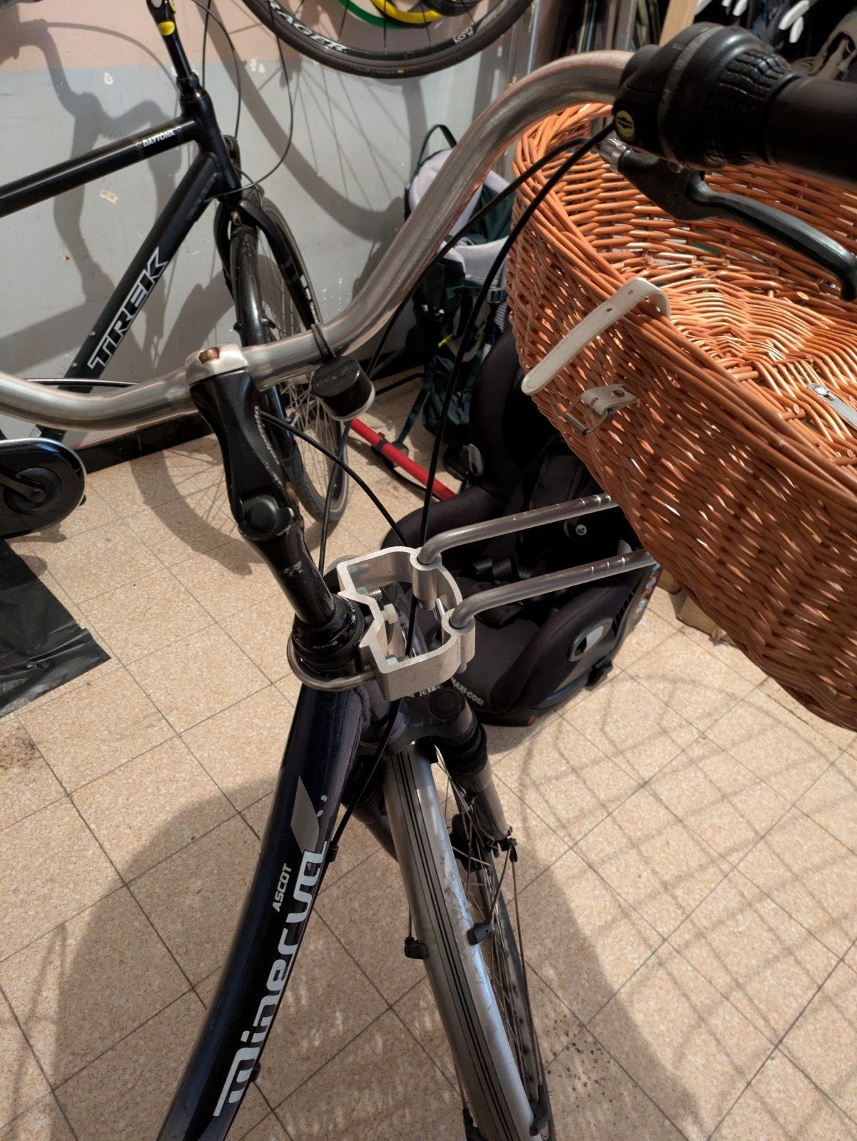 Fietsmand voor kleine honden, Ophalen, Fietsmand