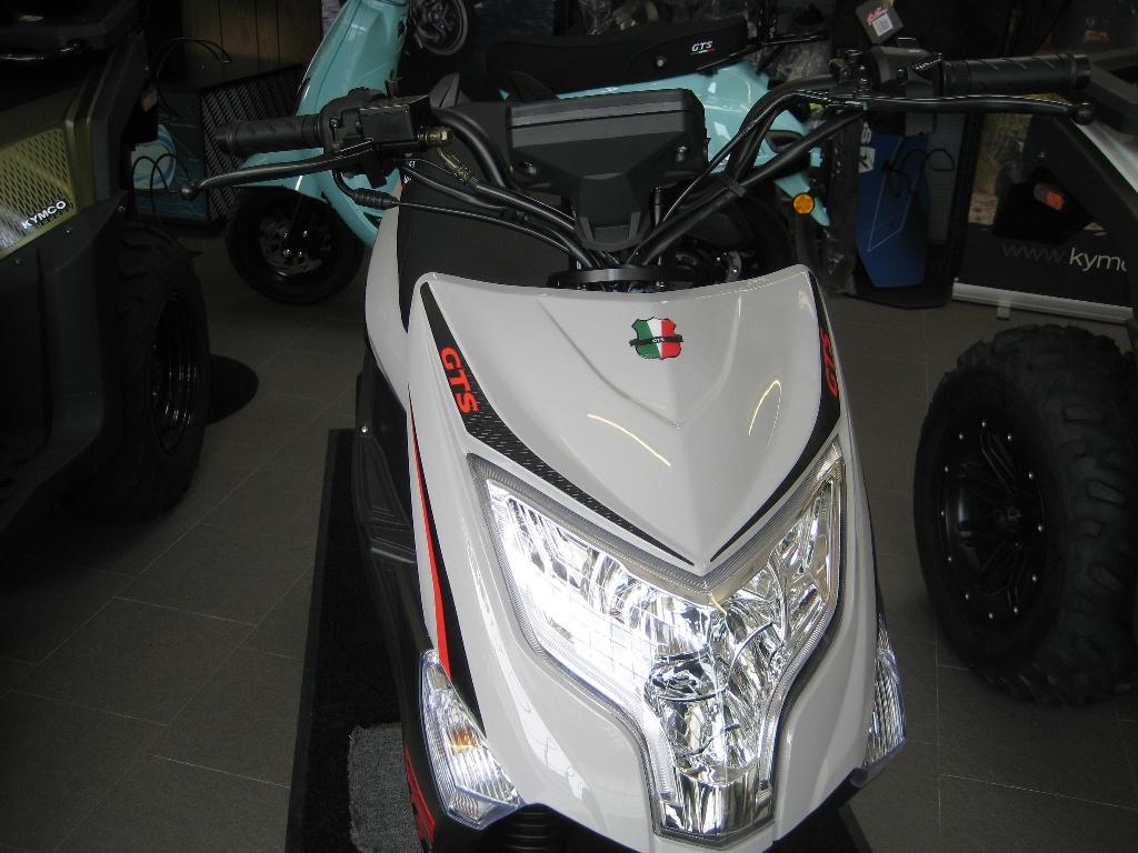 GTS Enzo Naked 1.899€ 25 kmh en stock garantie 3 ans, Fietsen en Brommers, Scooters | Overige merken, Ophalen, Nieuw, Klasse A (25 km/u)
