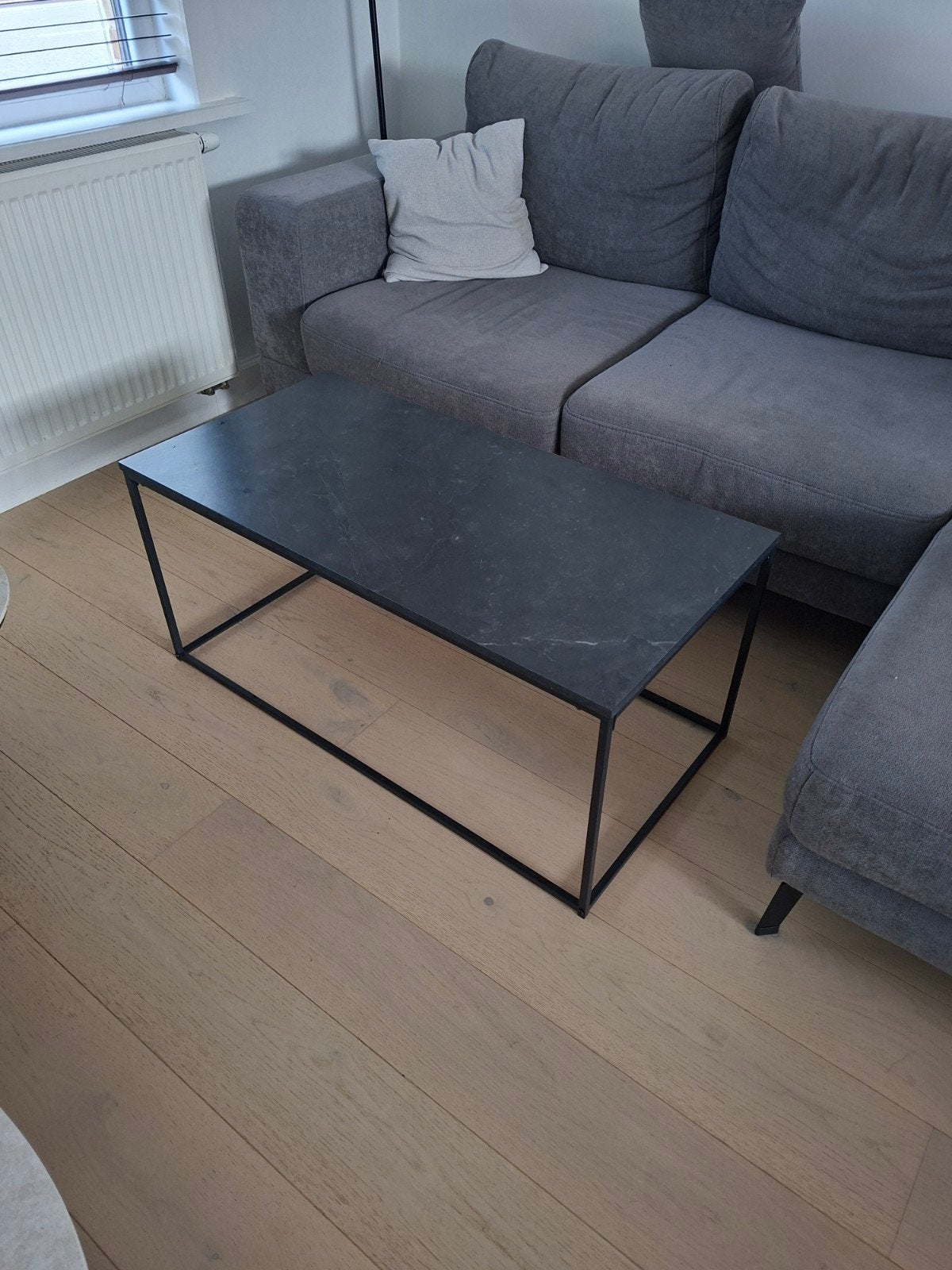 Salontafel met zwart blad, Ophalen