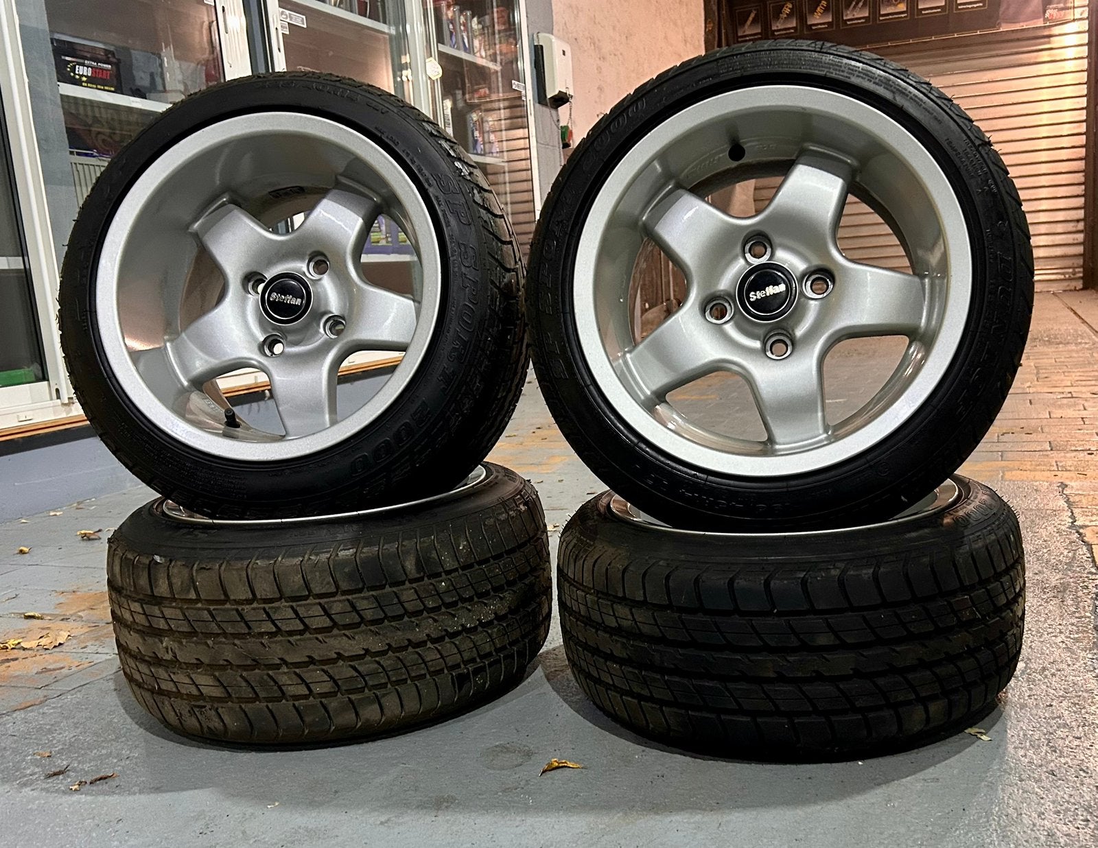 Steffan BCW Staggered 14" (4x108) zeldzame velgen+Dunlop, Ophalen, 14 inch, Band(en)