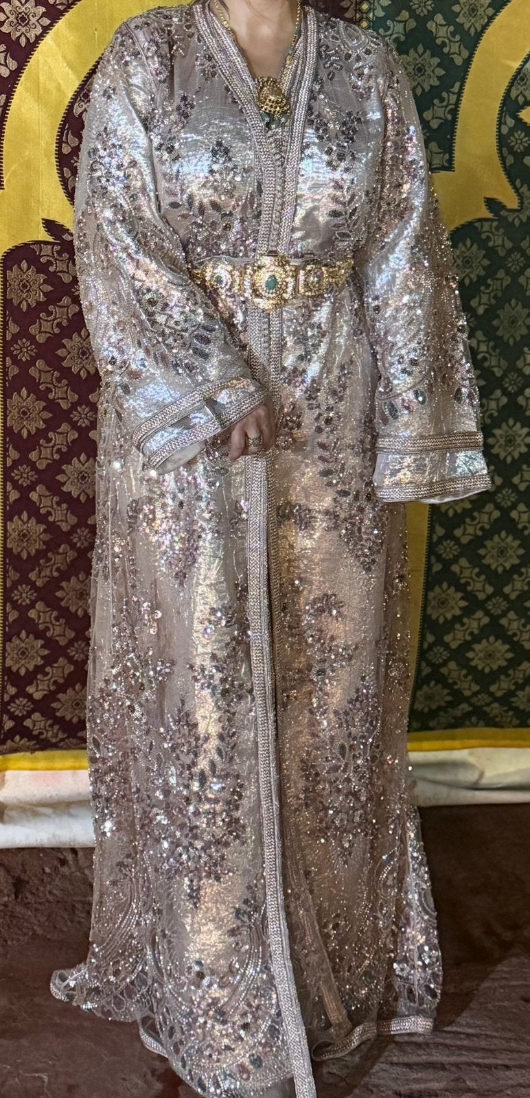 Takchita caftan haute couture taille M, Enlèvement ou Envoi, Comme neuf, Doré