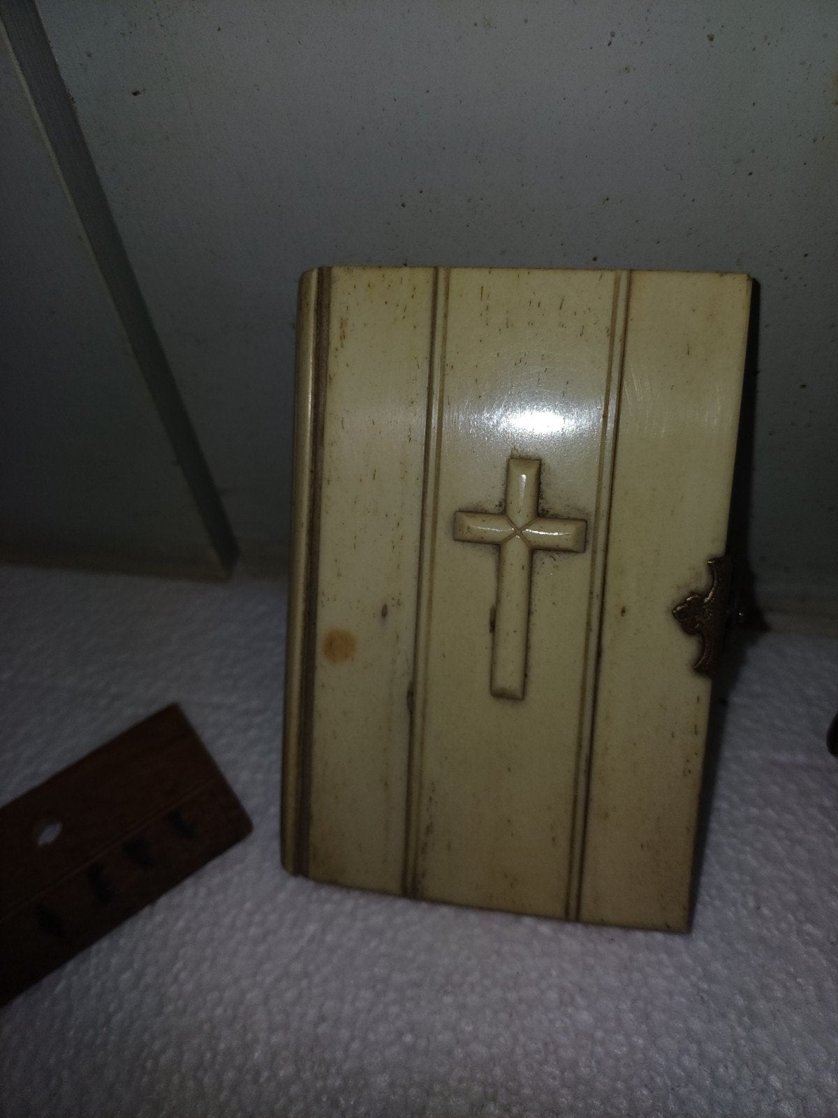 religieux missel en nacre, Enlèvement ou Envoi
