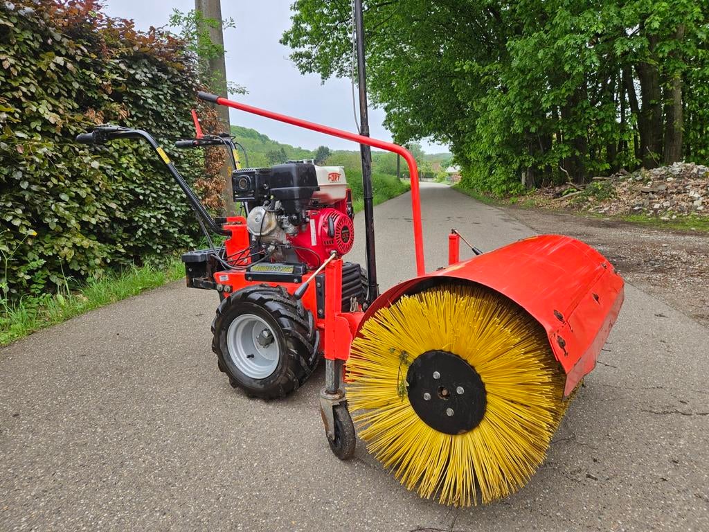 Fort machinedrager met borstelmachine 9PK, Ophalen