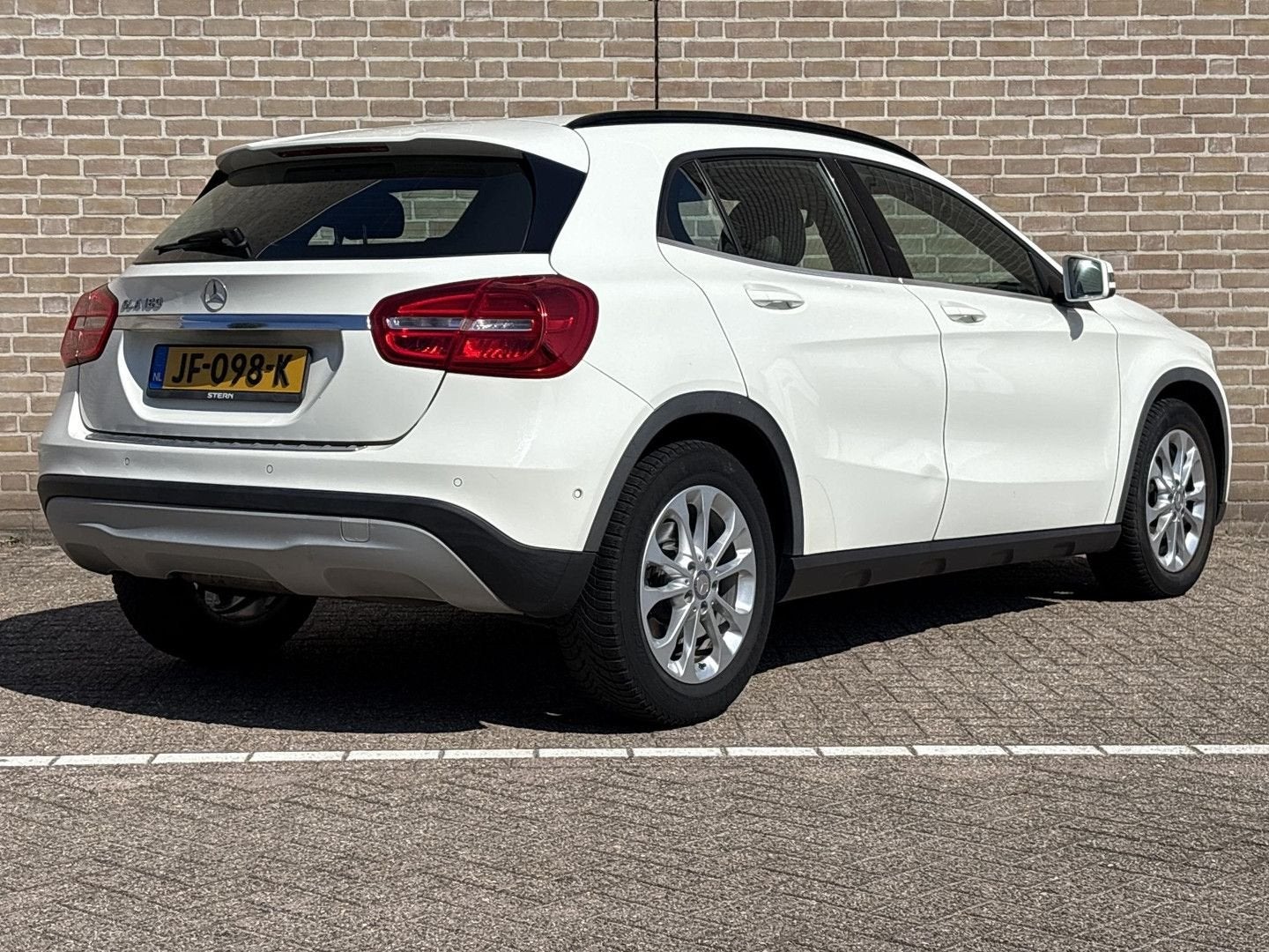 Mercedes-Benz GLA 180 Ambition | Leder | climatisation | Cru, Autos, Achat, Entreprise, Boîte manuelle, 133 g/km
