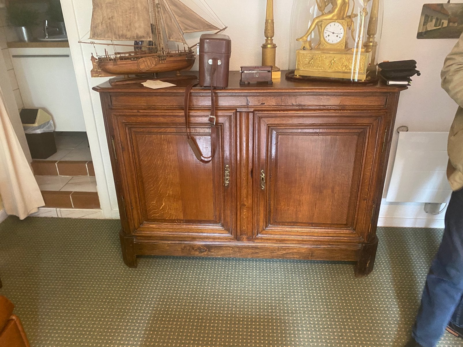 ancien buffet en chêne en tres bon etat sans les objets, Enlèvement, Utilisé, Chêne