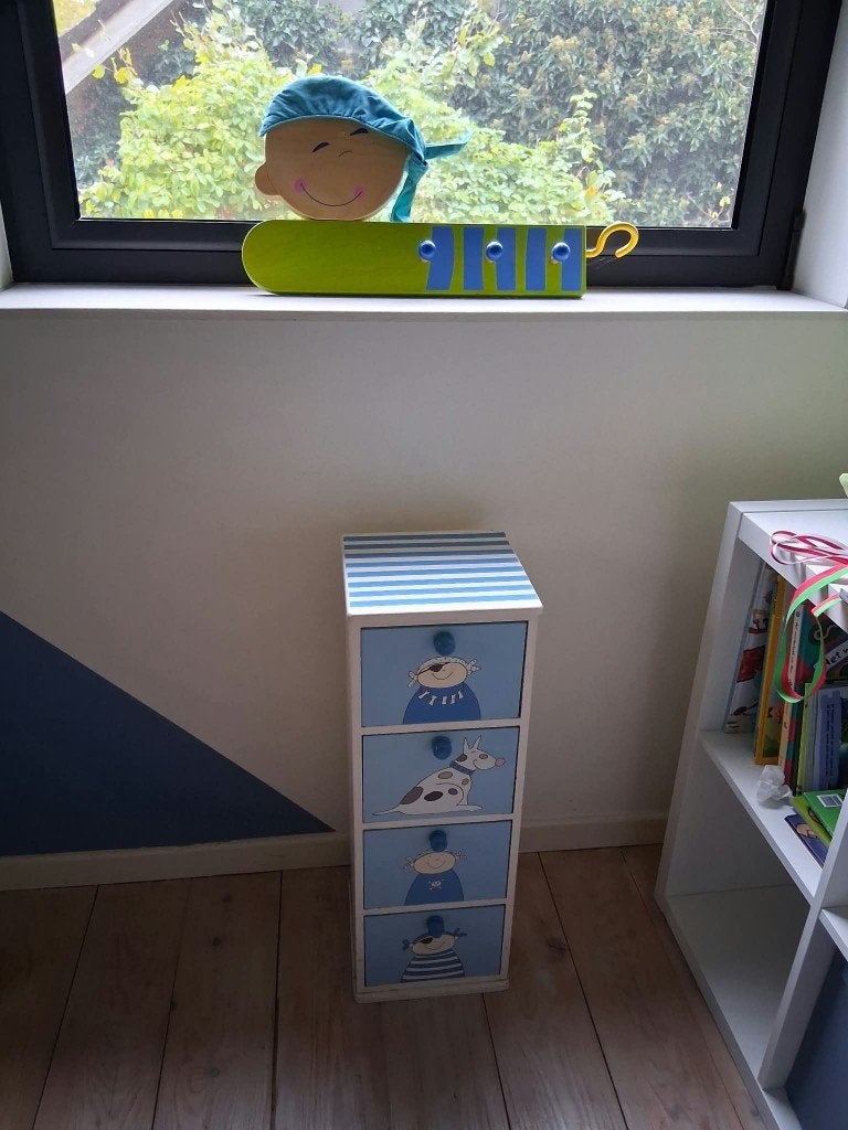 Kastje en kapstok voor kinderkamer, Ophalen, Gebruikt
