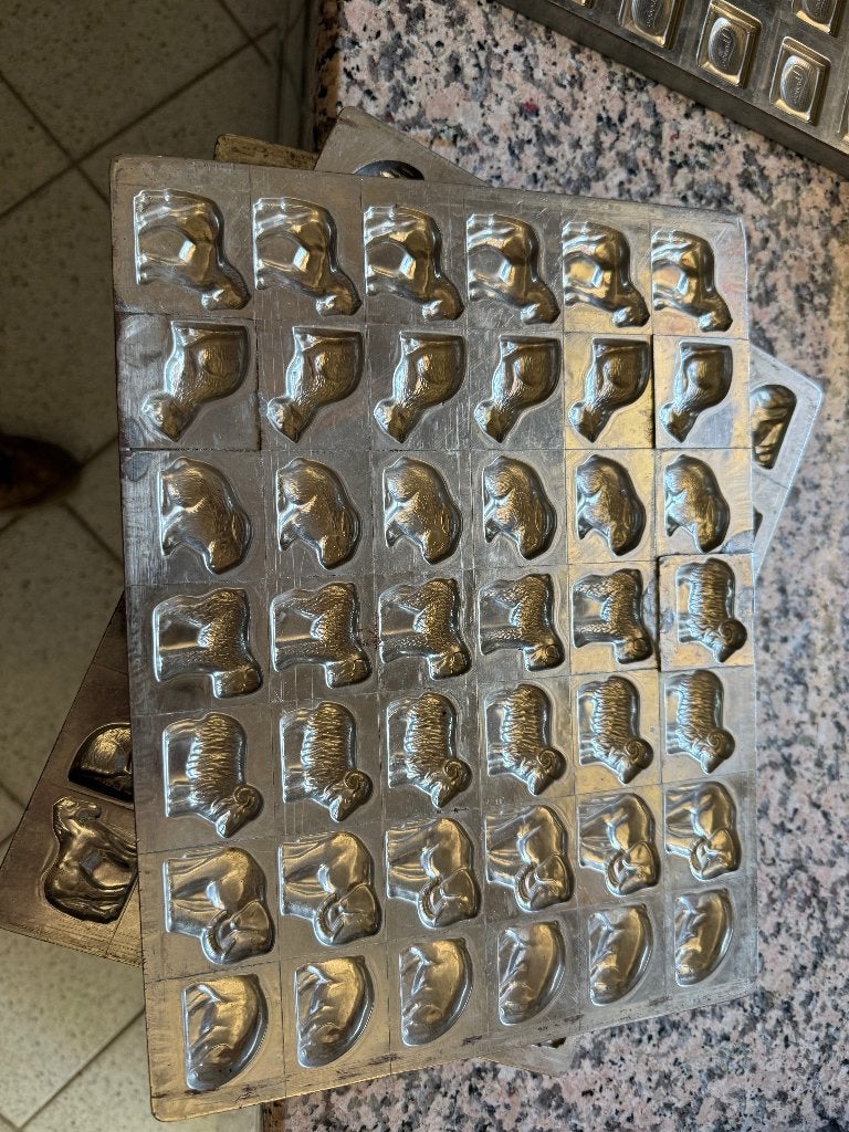 Diverse oude zeer mooie chocolade mallen, Ophalen