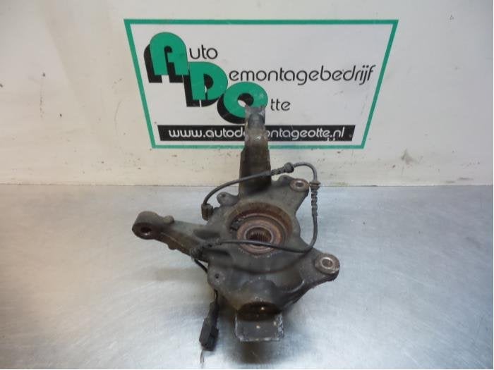 Fusee links-voor van een Renault Megane (Megane 09-), Gebruikt, -, Renault, -