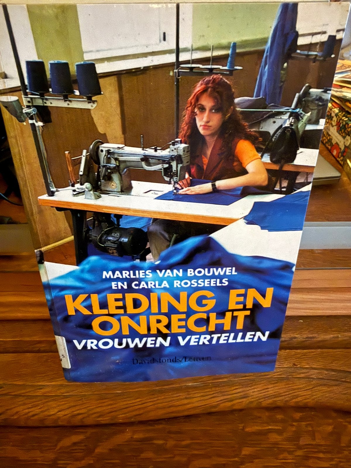 C. Rosseels - Kleding en onrecht, Boeken, Ophalen of Verzenden, Zo goed als nieuw, C. Rosseels; M. van Bouwel