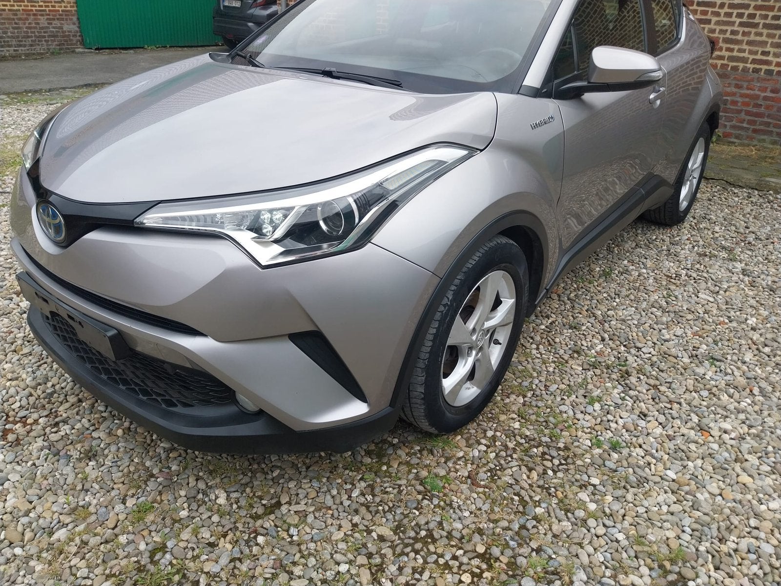 Toyota c-hr hybrid 104dkm nieuw 0485905657, Auto's, Stof, 4 cilinders, Bedrijf, 5 zetels
