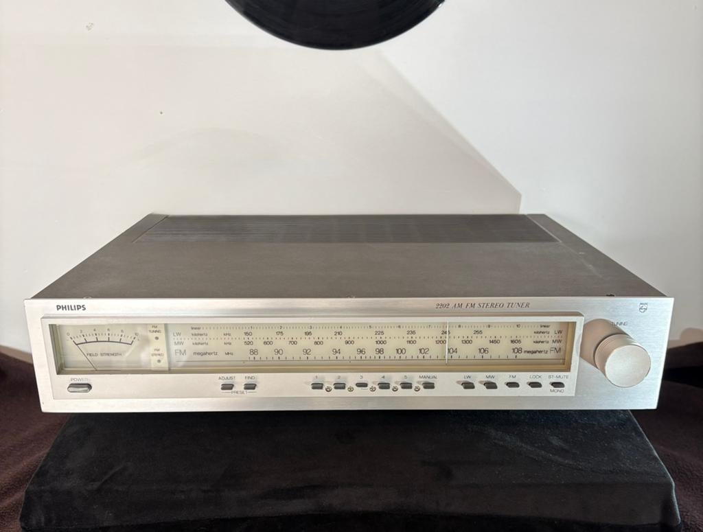 PHILIPS tuner 2202 + voorselectie man. 40€, Audio, Tv en Foto, Tuners, Ophalen, Gebruikt