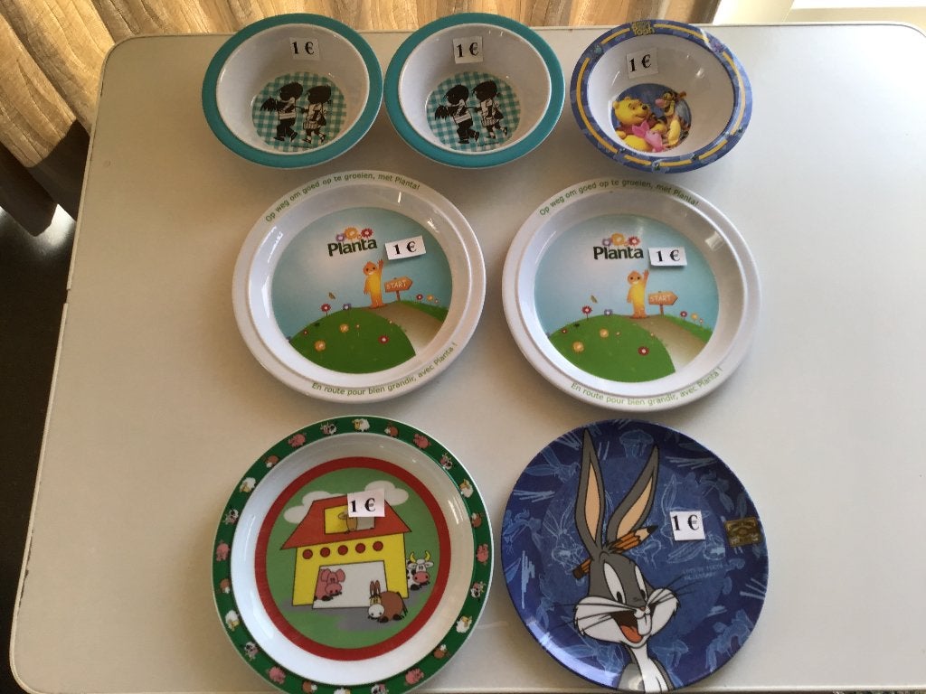 diverses assiettes en PVC pour enfants et autres assiettes, Enlèvement ou Envoi, Comme neuf
