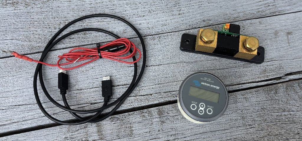 Victron Energy BMV-700 batterijmonitor + 500A shunt, Ophalen of Verzenden, Zo goed als nieuw, Kabel of Apparatuur