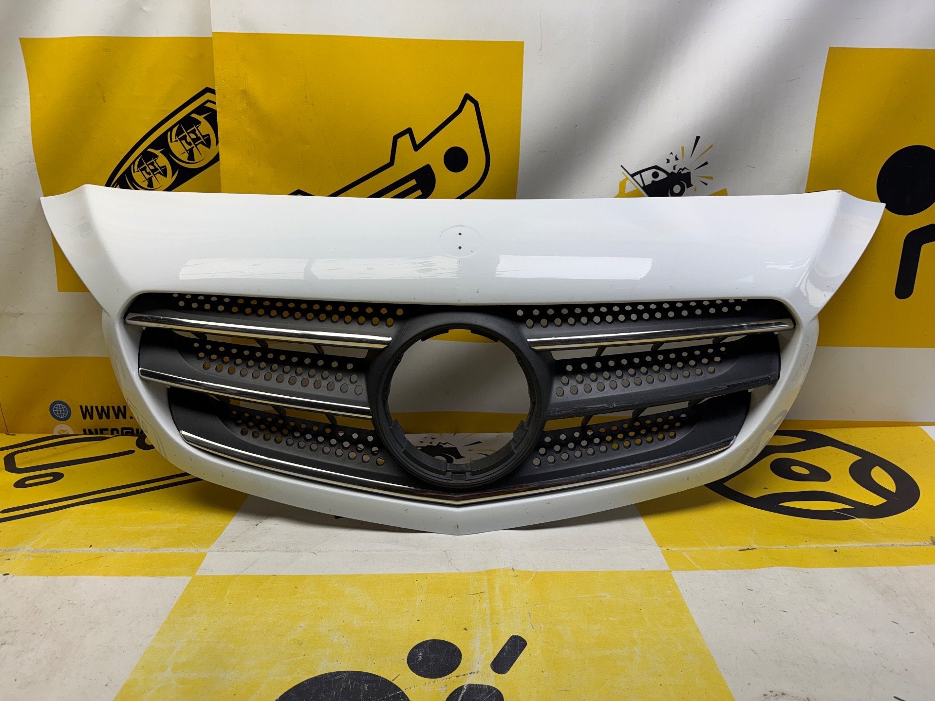 Grille Mercedes Benz Citan Origineel A4158880023, Gebruikt, Mercedes-Benz AG, Mercedes-Benz, Mercedesstrasse 120
70372  Stuttgart, DE