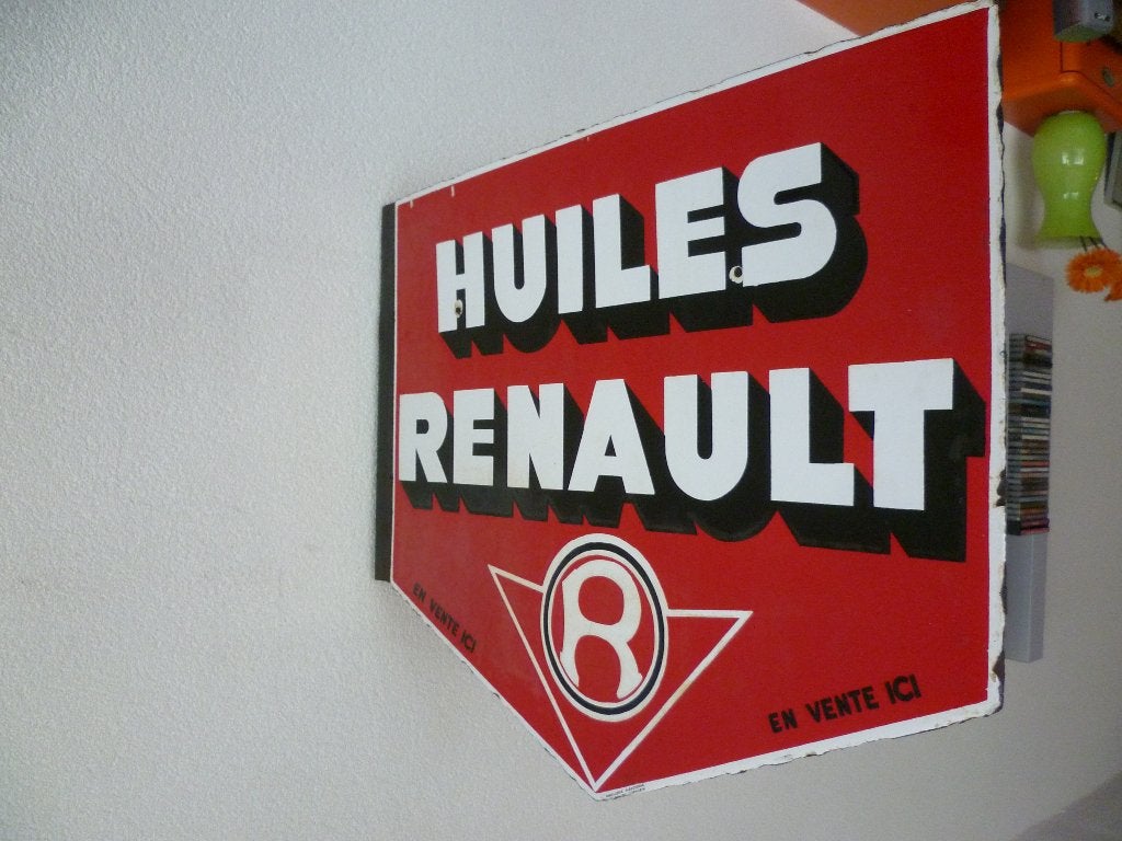 PLAQUE ÉMAILLÉ «HUILES RENAULT EN VENTE ICI» DES ANNÉES 1950, Enlèvement ou Envoi, Utilisé, Panneau publicitaire