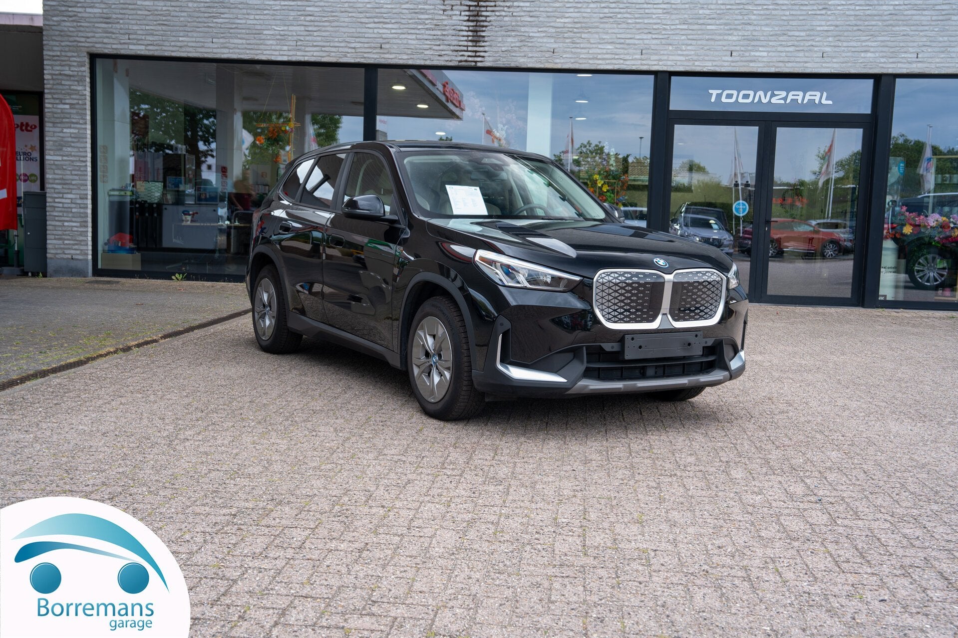 BMW iX1 xDrive30 Elektrisch | SOH 99% | Leder | Camera | Ca, Auto's, BMW, Beige, 0 kg, Zwart, 5 zetels