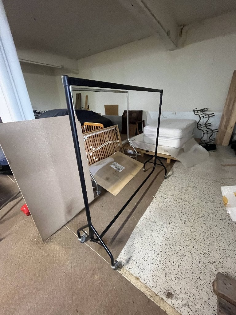 Kledingrek op wielen zwart, Ophalen, Gebruikt