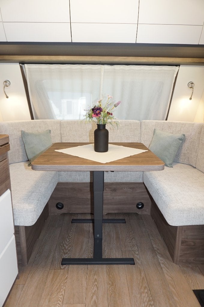 Nieuwe 4pers.Hobby 2x1p bed, rondzit, BADKAMERCARAVAN, Rondzit, Hobby, Koelkast, Bedrijf
