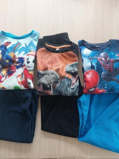 Kinderpyjama's zacht pakket 3 stuks maat 134, Ophalen, Zo goed als nieuw, Maat 134