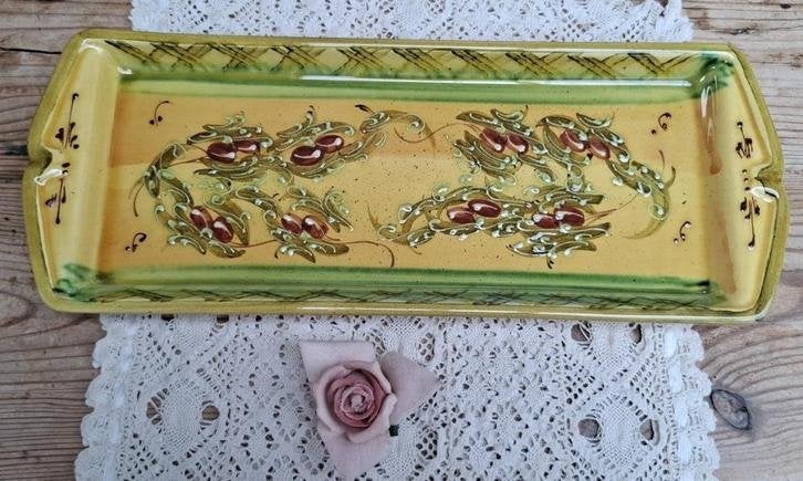 Keramieke tapasschaal met olijven, leuk als groot lepelbord, Huis en Inrichting, Gebruikt, -, Keramiek, -