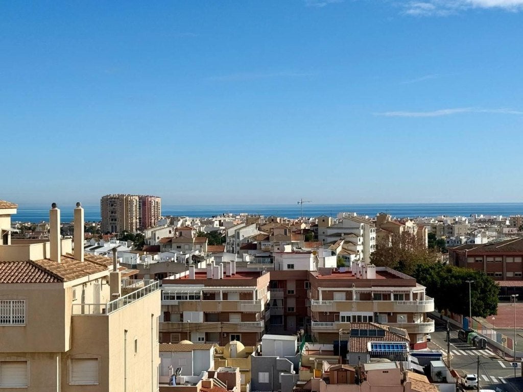 Gerenoveerde duplex penthouse  Los Locos in Torrevieja, Immo, Buitenland, Torrevieja, Spanje, 68 m², Stad