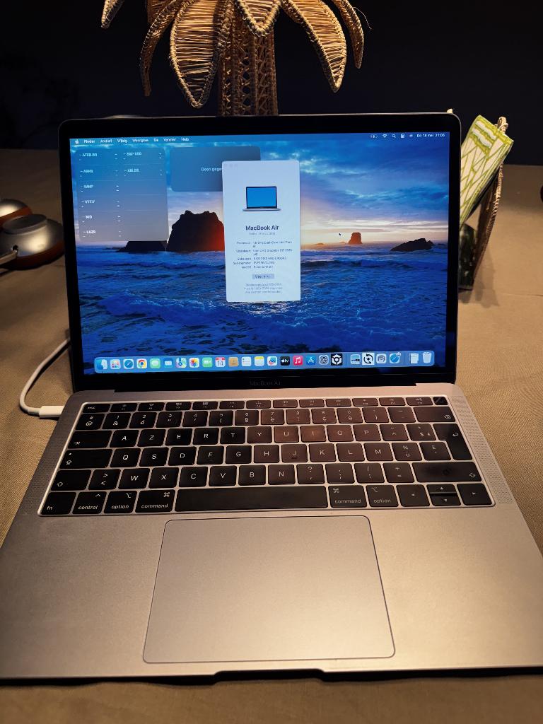MacBook Air (Retina, 13", 2019) gris sidéral avec 8 Go RAM, Azerty, 128 GB ou moins, 8 GB, 13 pouces