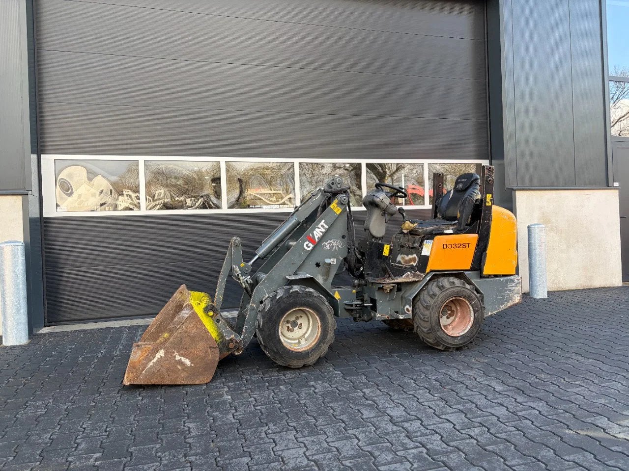 Giant D332ST minishovel/shovel, Articles professionnels, Machines & Construction | Grues & Excavatrices, Chargeuse sur pneus ou Chouleur