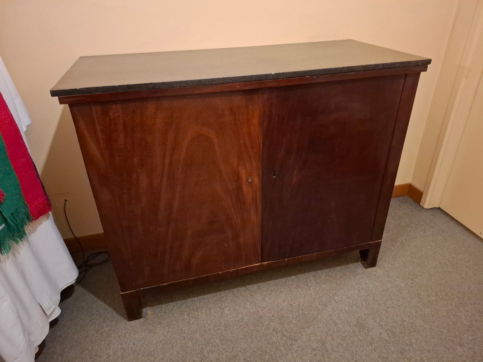 Ancien chasublier de sacristie – meuble de rangement, Enlèvement