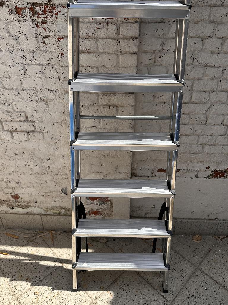 Escabeau en aluminium très haut, Bricolage & Construction, Enlèvement, Utilisé, Échelle, 2 à 4 mètres