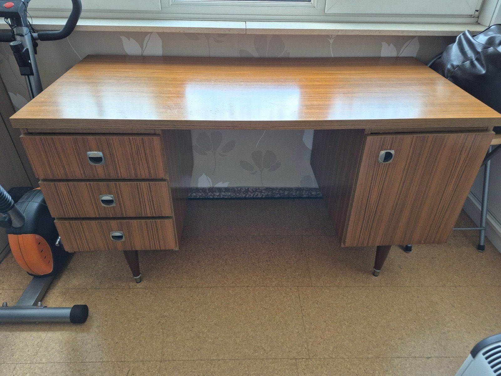 retro bureau, Ophalen