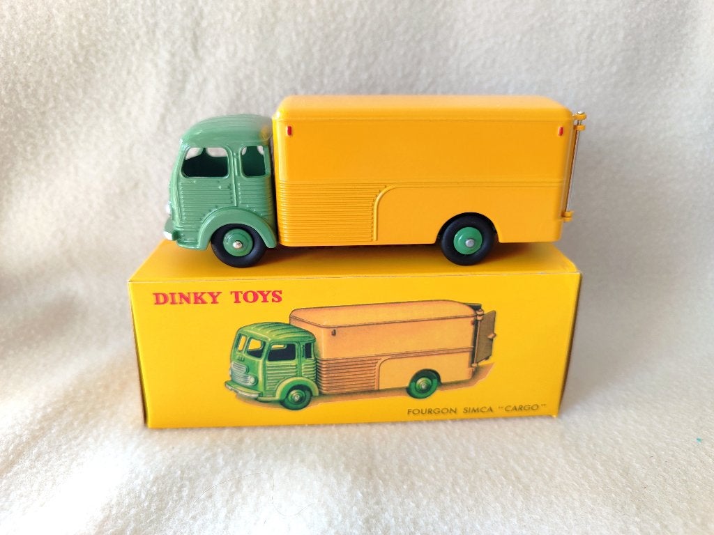 Dinky Atlas _ SIMCA CARGO "Fourgon"_ ref. 33A ., Enlèvement ou Envoi, Comme neuf, Bus ou Camion, Dinky Toys