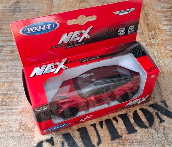 ASTON MARTIN DBS SuperLGR PearleRed 1/43 NEXMODELS Neuve+Box, Enlèvement, Neuf, Voiture, Corgi